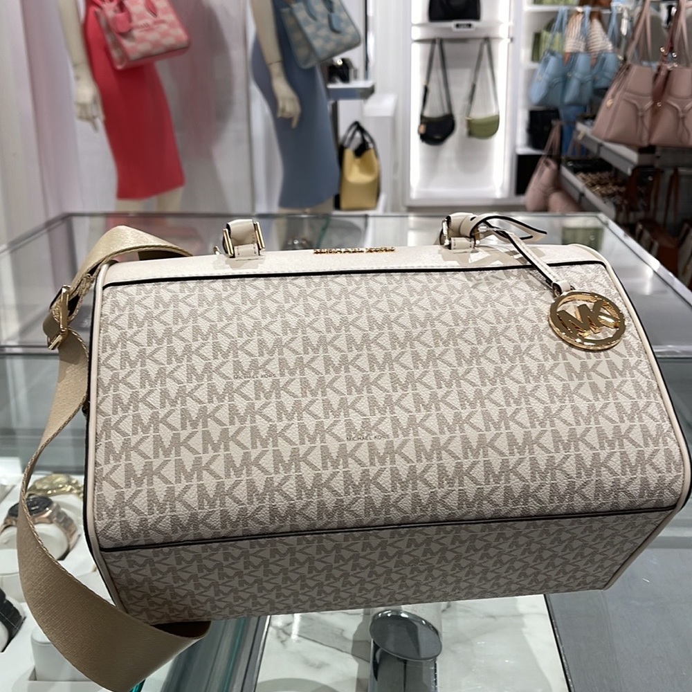 Michael Kors med Duffel Travel - Leather/Coated
35S2GTFU2B
Light Cream Multi
NWT - Picture 7 of 16